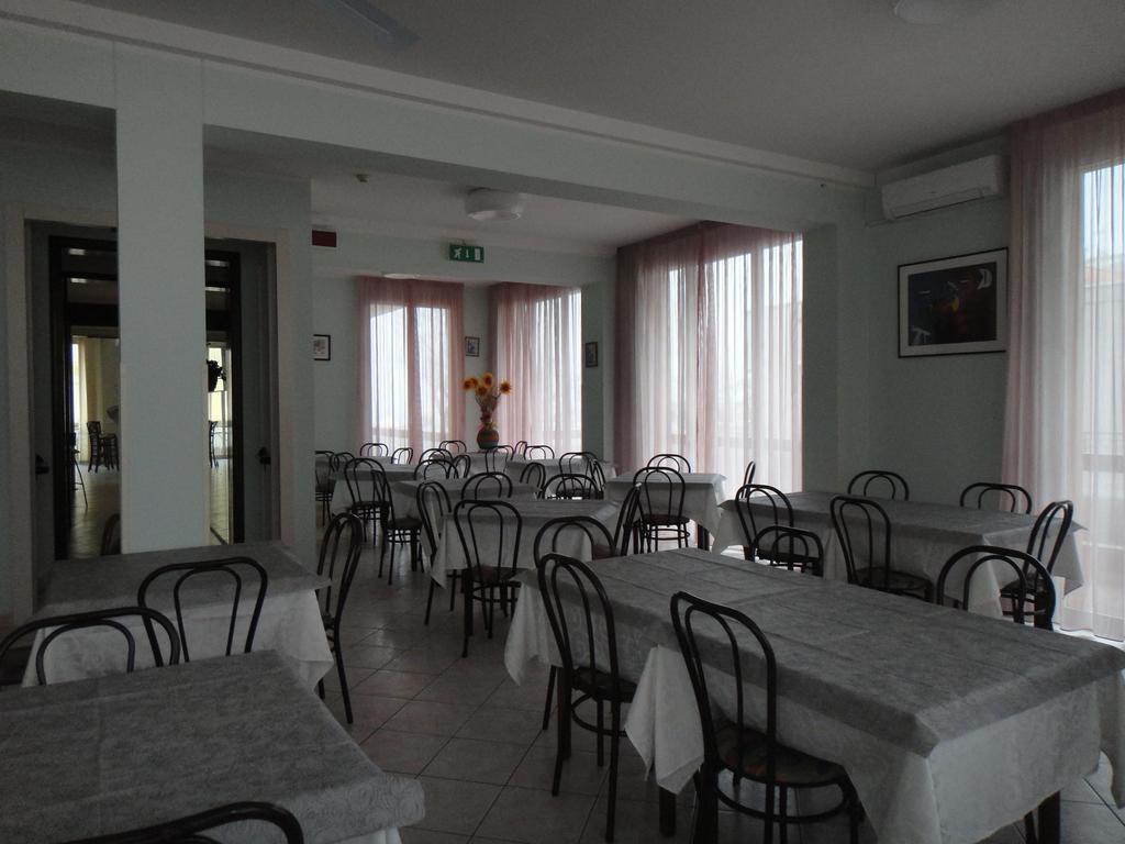 Hotel Acapulco Viserbella di Rimini ภายนอก รูปภาพ