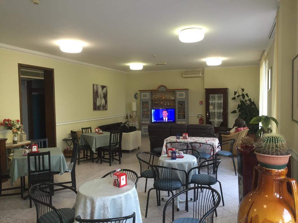 Hotel Acapulco Viserbella di Rimini ภายนอก รูปภาพ