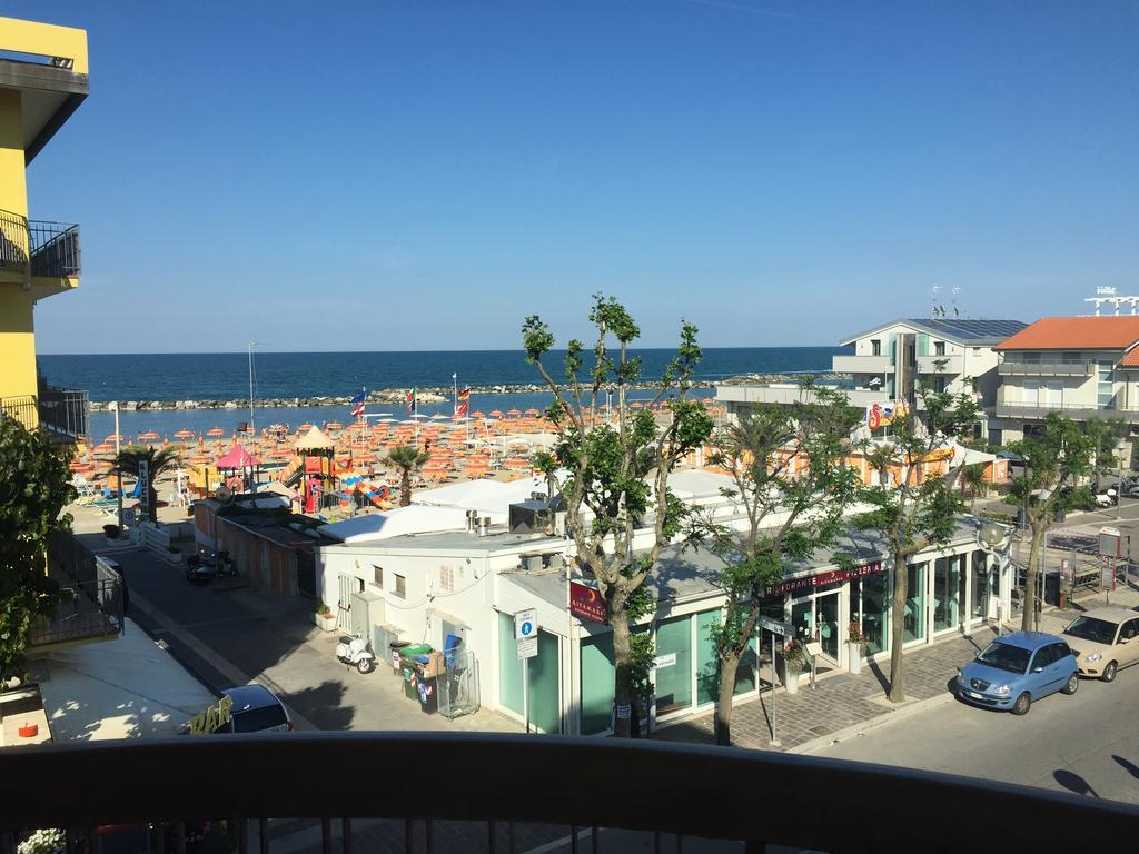 Hotel Acapulco Viserbella di Rimini ภายนอก รูปภาพ