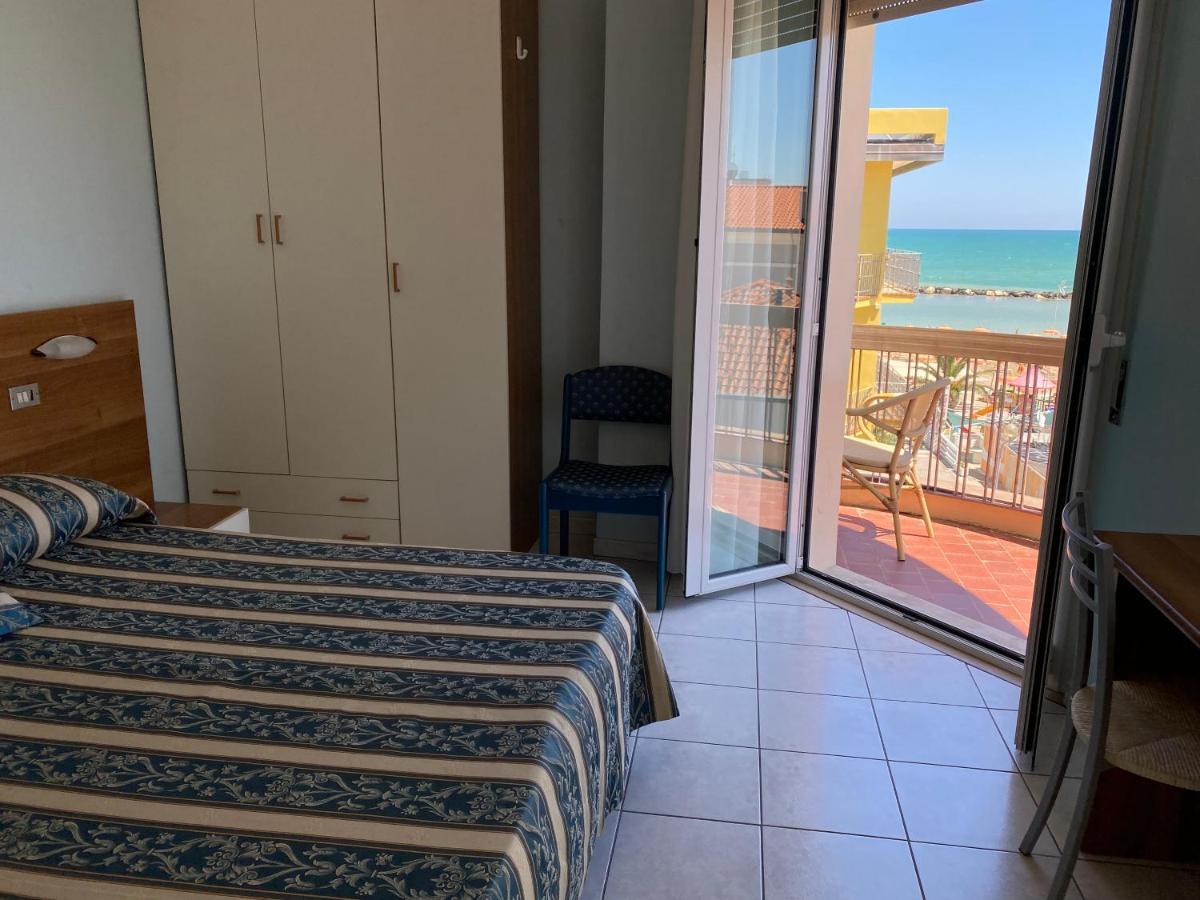 Hotel Acapulco Viserbella di Rimini ภายนอก รูปภาพ
