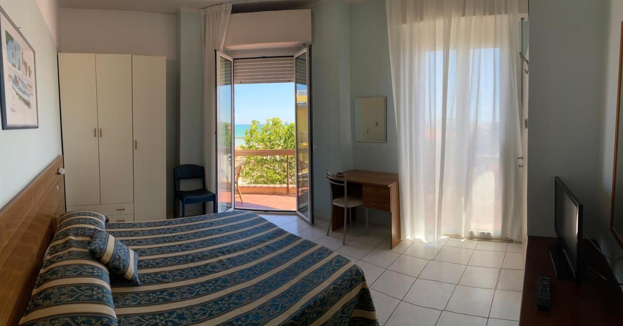 Hotel Acapulco Viserbella di Rimini ภายนอก รูปภาพ